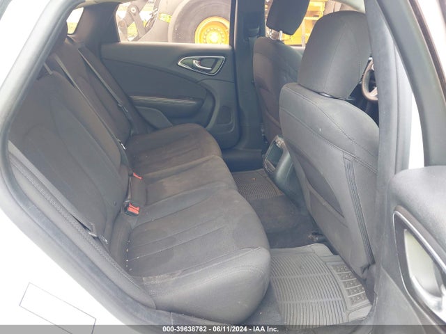1C3CCCAB1GN141568 Chrysler 200 Limited