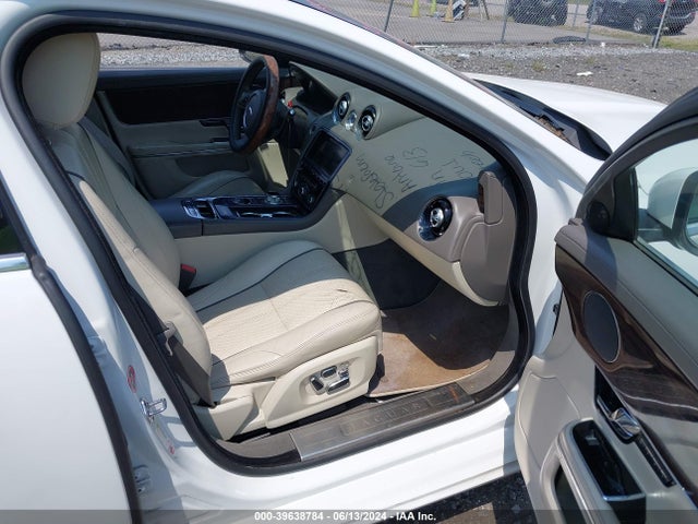 2012 JAGUAR XJ SAJWA2GB8CLV31896 Photo 4