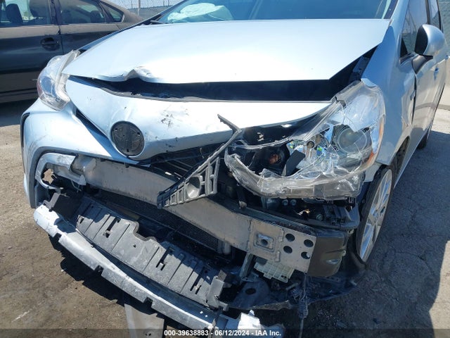 Toyota Prius V Four 2015 JTDZN3EU2FJ029749 Image 6