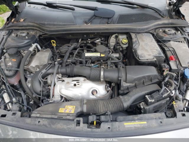 SJKCH5CR5HA031227 Infiniti Qx30 Premium