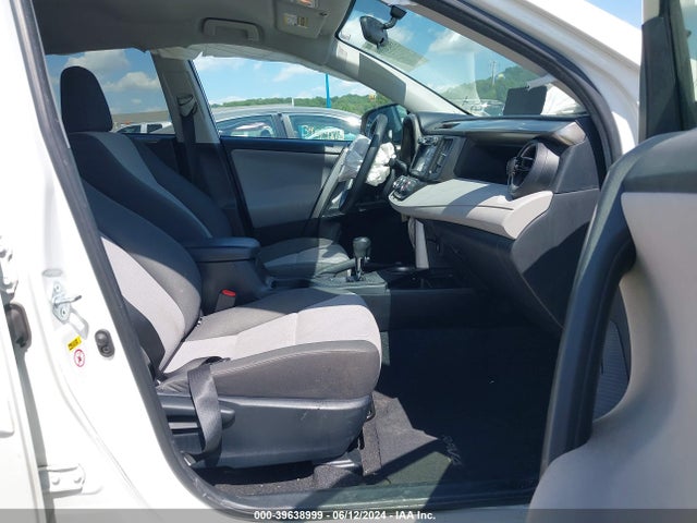 Toyota RAV4 LE 2014 JTMZFREV6EJ012802 Image 5