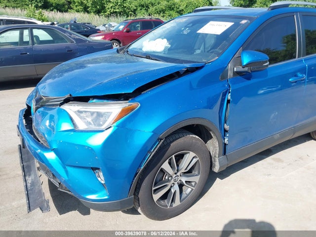 Toyota Rav4 Xle 2018 JTMWFREV2JD116831 Image 17