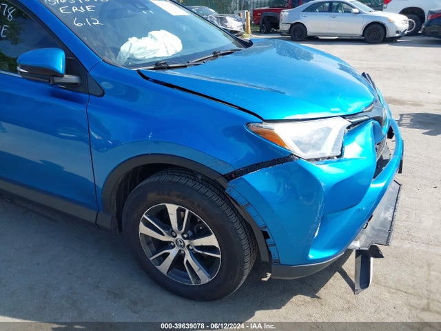 Toyota Rav4 Xle 2018 JTMWFREV2JD116831 Image 18