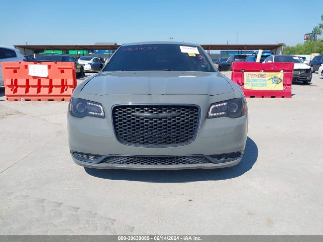 2C3CCAAG4JH208292 Chrysler 300 Touring