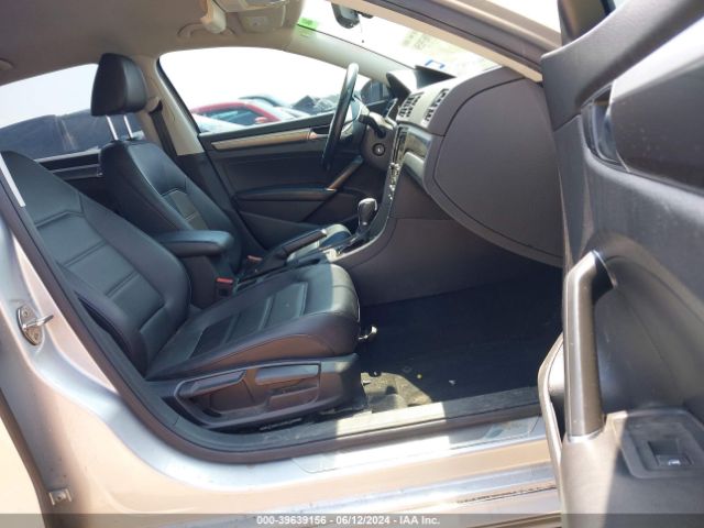 1VWAA7A32JC011968 Volkswagen Passat 2.0t R-line/2.0t S