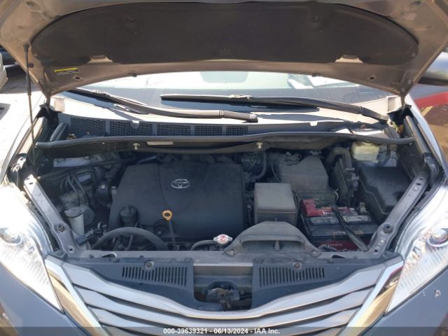 5TDYZ3DC1HS852784 Toyota Sienna Xle 8 Passenger