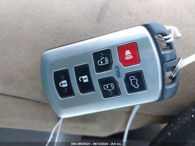 5TDYZ3DC1HS852784 Toyota Sienna Xle 8 Passenger