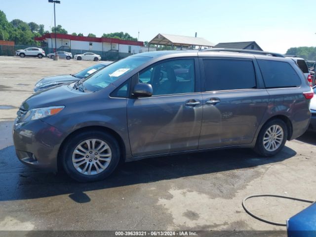 5TDYZ3DC1HS852784 Toyota Sienna Xle 8 Passenger