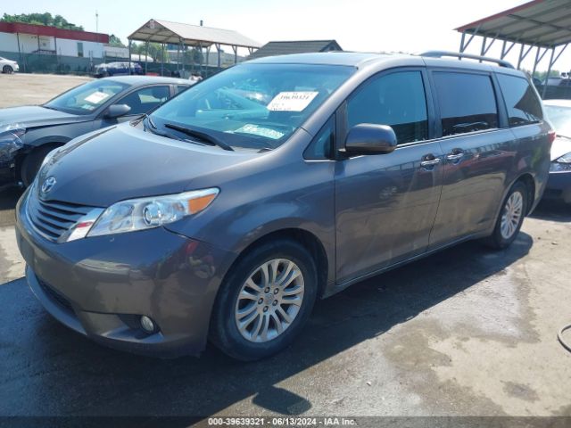 5TDYZ3DC1HS852784 Toyota Sienna Xle 8 Passenger