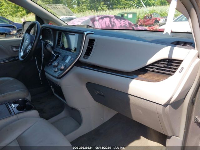 5TDYZ3DC1HS852784 Toyota Sienna Xle 8 Passenger