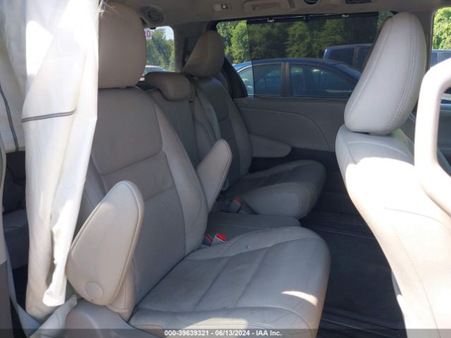5TDYZ3DC1HS852784 Toyota Sienna Xle 8 Passenger