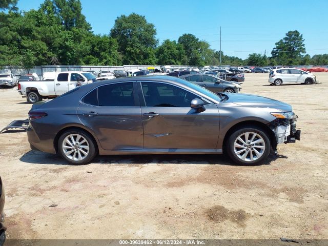 4T1C11AK2NU682620 Toyota CAMRY LE