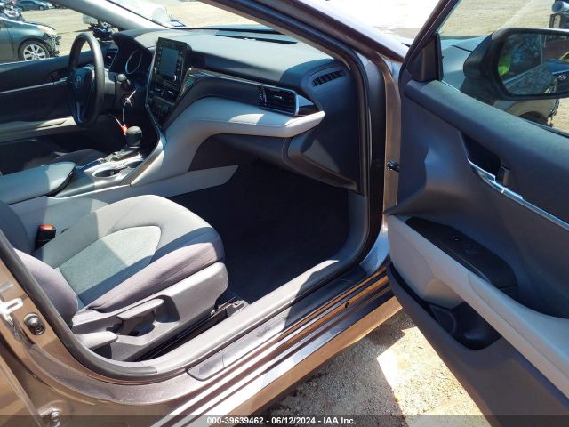 4T1C11AK2NU682620 Toyota CAMRY LE
