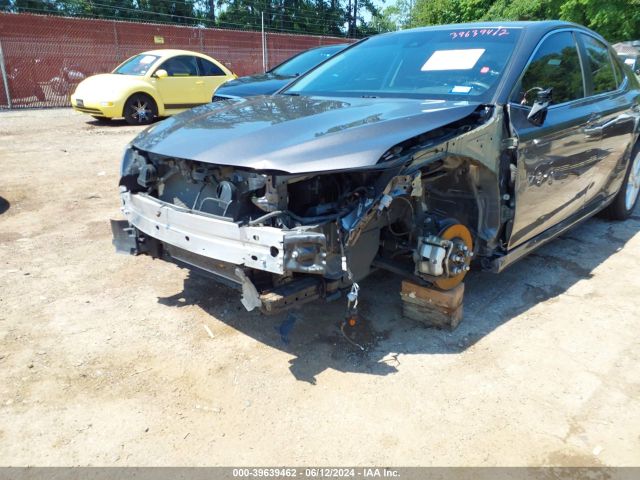 4T1C11AK2NU682620 Toyota CAMRY LE