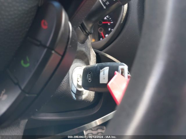 KNDJN2A26E7738952 KIA Soul