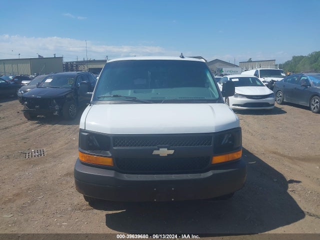 Chevrolet Express 2500 Work Van 2018 1GCWGAFP3J1340383 Image 12