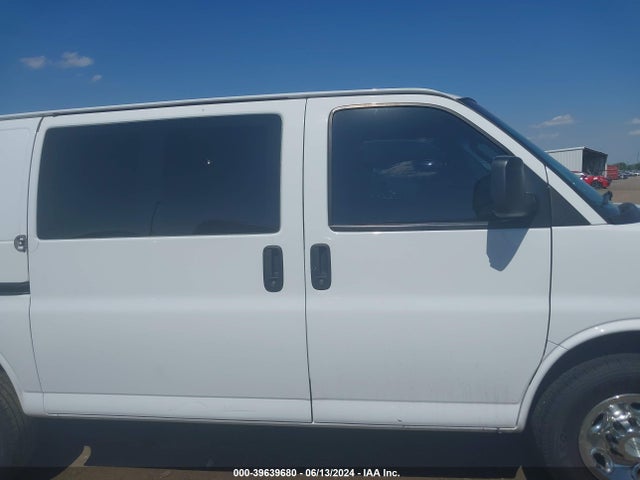 Chevrolet Express 2500 Work Van 2018 1GCWGAFP3J1340383 Image 13