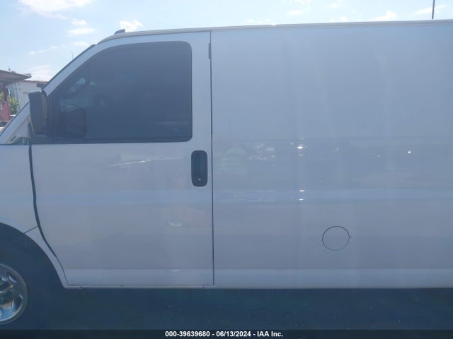 Chevrolet Express 2500 Work Van 2018 1GCWGAFP3J1340383 Image 14