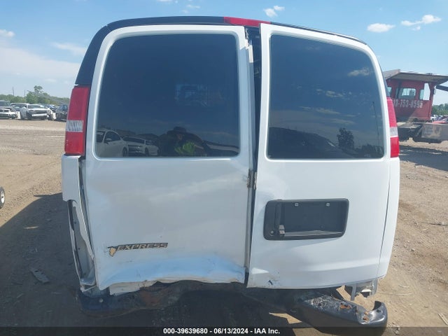 Chevrolet Express 2500 Work Van 2018 1GCWGAFP3J1340383 Image 16