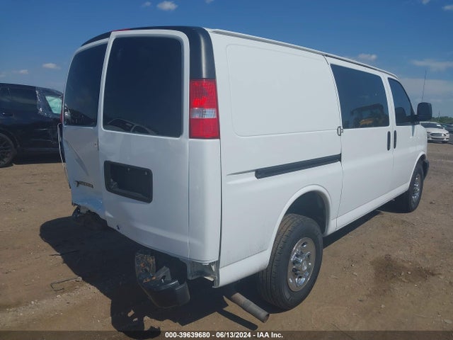 Chevrolet Express 2500 Work Van 2018 1GCWGAFP3J1340383 Image 4