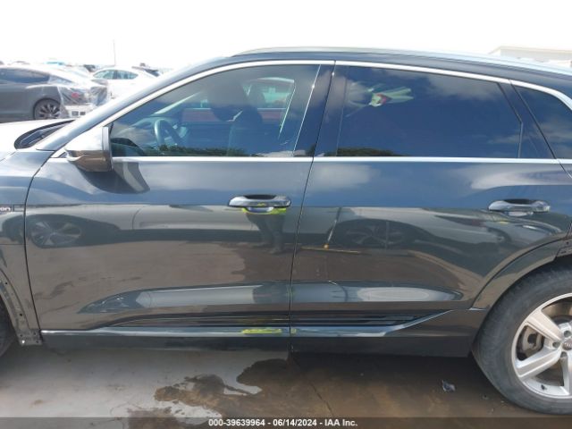 WA1LAAGE6KB020403 Audi E-tron Premium Plus