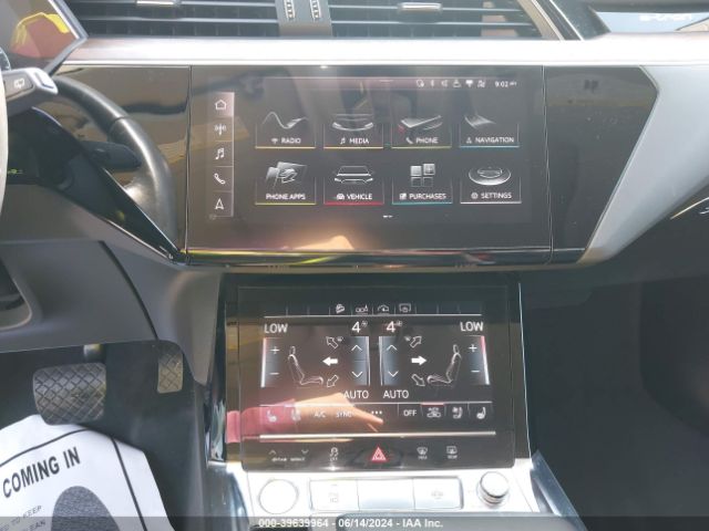 WA1LAAGE6KB020403 Audi E-tron Premium Plus