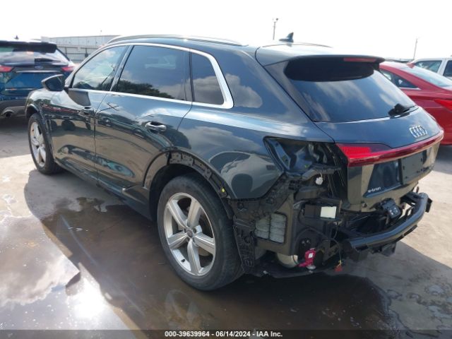 WA1LAAGE6KB020403 Audi E-tron Premium Plus