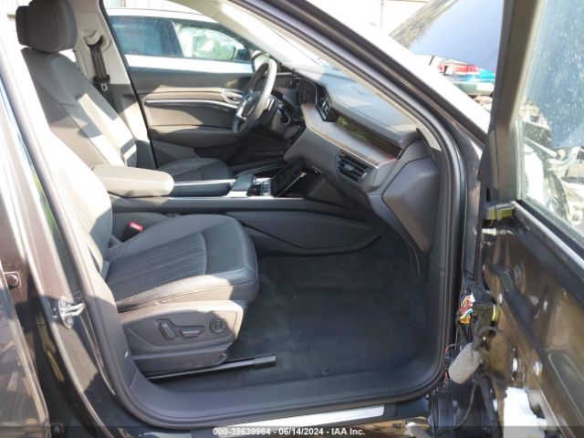 WA1LAAGE6KB020403 Audi E-tron Premium Plus