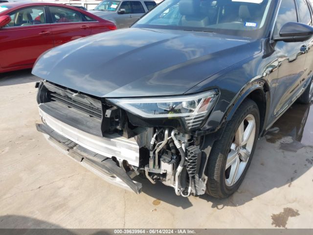 WA1LAAGE6KB020403 Audi E-tron Premium Plus