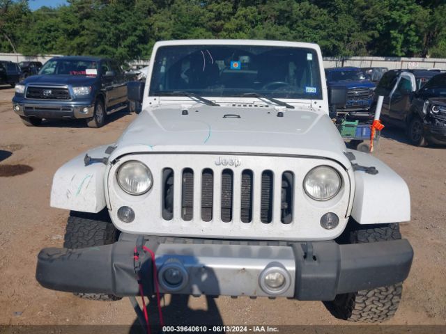 1C4BJWEG5EL233697 Jeep Wrangler Unlimited Sahara