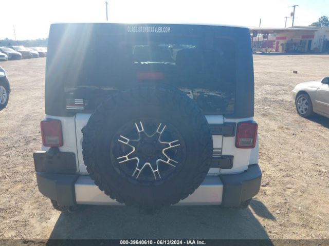 1C4BJWEG5EL233697 Jeep Wrangler Unlimited Sahara