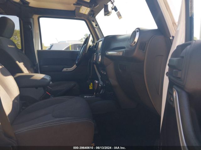 1C4BJWEG5EL233697 Jeep Wrangler Unlimited Sahara
