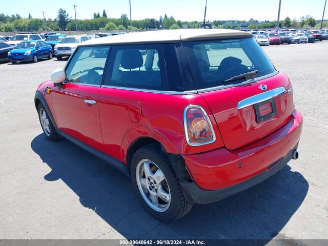 2009 MINI COOPER WMWMF33579TU70060 Photo 2