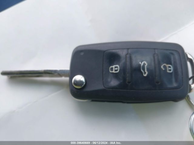 1VWBT7A38GC057960 Volkswagen Passat 1.8t Se