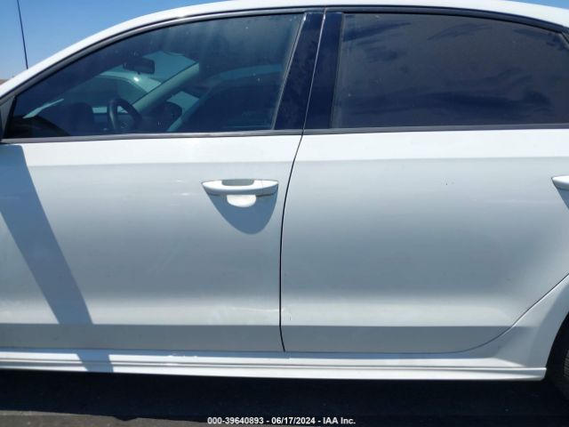 1VWAA7A34JC040470 Volkswagen Passat 2.0t R-line/2.0t S