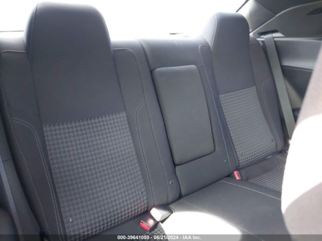 2C3CDZAG1GH239987 Dodge Challenger Sxt