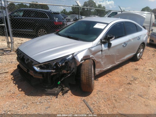 2018 HYUNDAI SONATA 5NPE34AF2JH613975 Photo 1