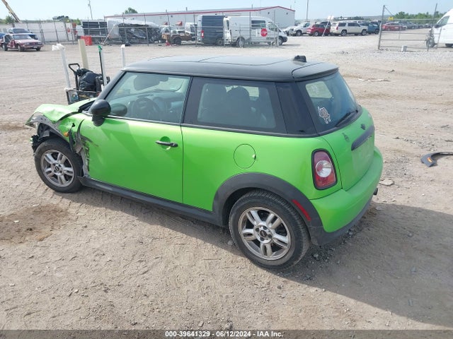 2012 MINI COOPER WMWSU3C58CT542680 Photo 2