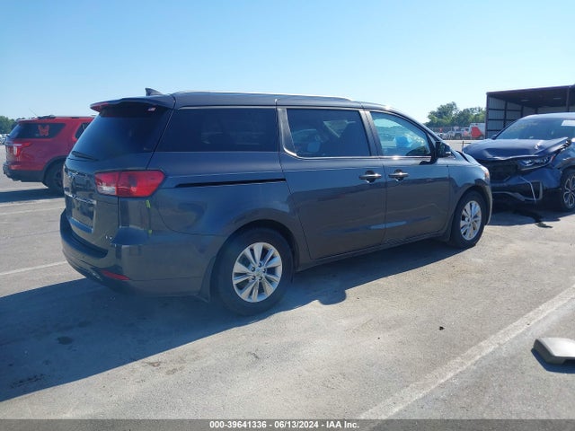 KIA SEDONA LX 2016 KNDMB5C17G6112461 Image 4