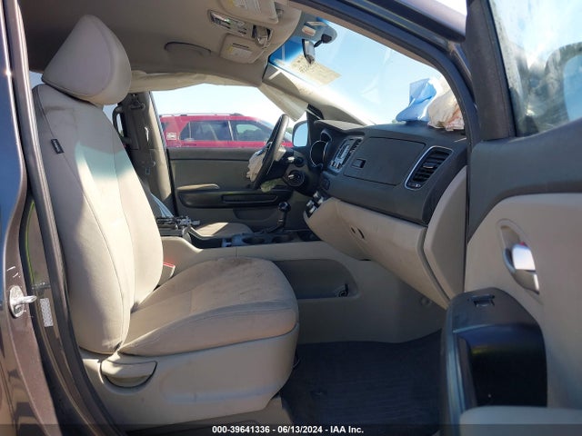 KIA SEDONA LX 2016 KNDMB5C17G6112461 Image 5