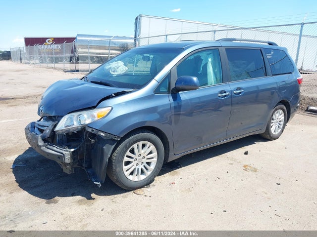 Toyota Sienna Xle 8 Passenger 2015 5TDYK3DC2FS641322 Image 2