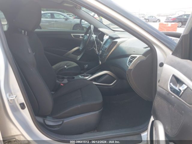 KMHTC6AD6HU315975 Hyundai Veloster