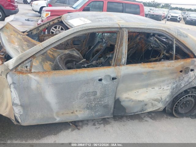 4T1BF1FK6EU421870 Toyota CAMRY LE