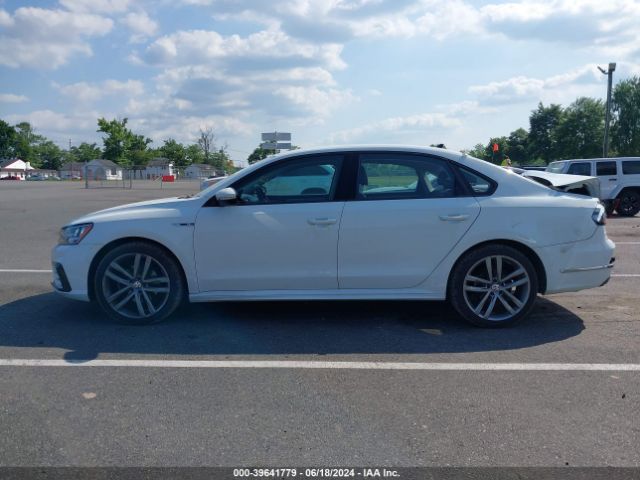 1VWAA7A31JC016580 Volkswagen Passat 2.0t R-line/2.0t S