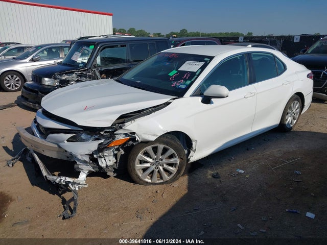 Toyota CAMRY LE 2020 4T1C11AK9LU315548 Image 2