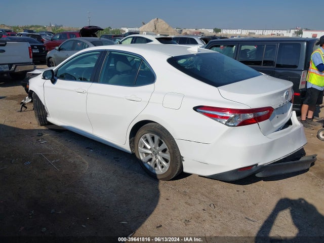 Toyota CAMRY LE 2020 4T1C11AK9LU315548 Image 3