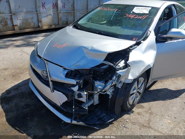 Toyota Prius Two 2017 JTDKBRFU6H3559290 Image 6