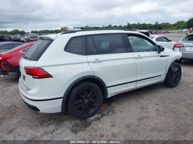 3VVCB7AX6NM009724 Volkswagen Tiguan 2.0t Se R-line Black