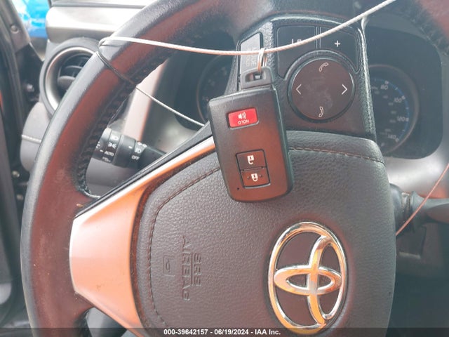 Toyota Rav4 Xle 2018 JTMWFREV6JJ185667 Image 11