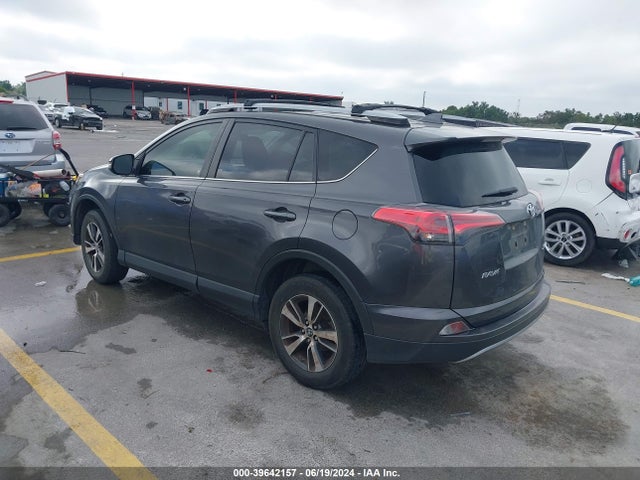 Toyota Rav4 Xle 2018 JTMWFREV6JJ185667 Image 3